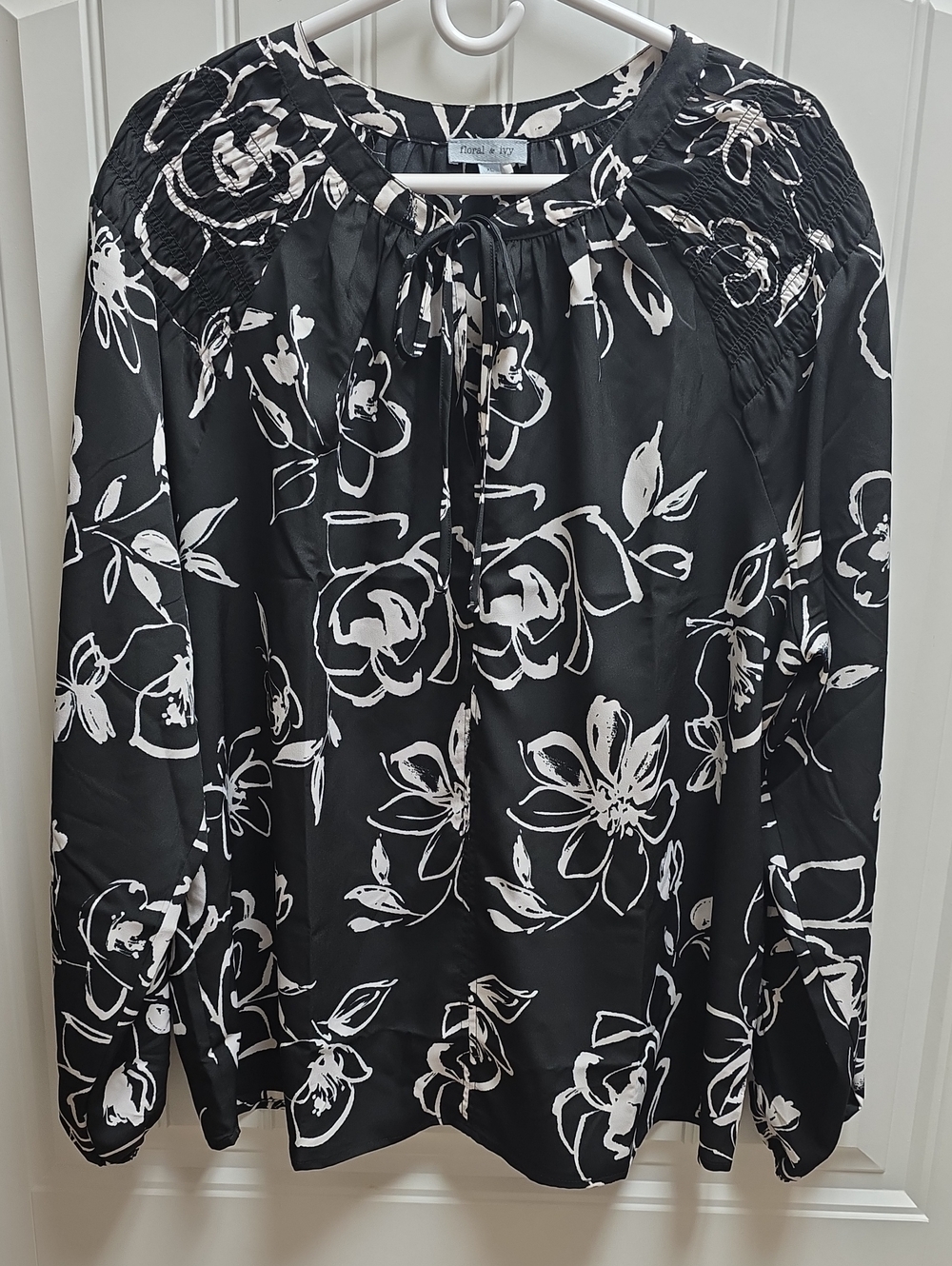 Floral & Ivy Black & White Floral Peasant Blouse XL